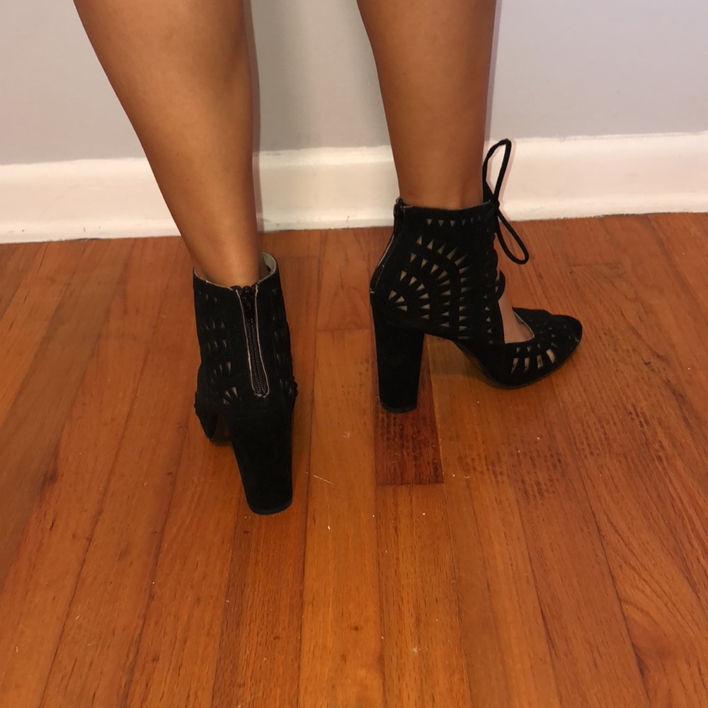 Laser cut Aztec design Heels - Picture 7 of 9